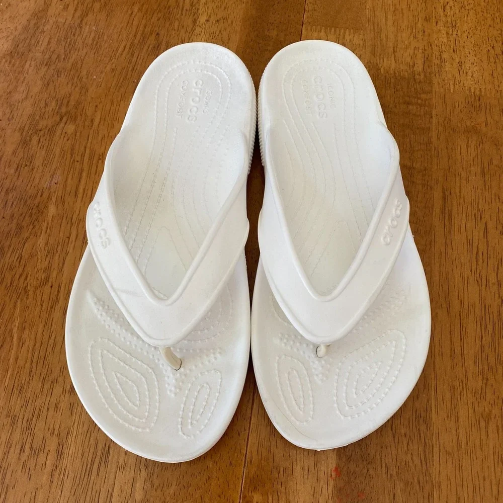 Crocs Flip Flop Sandals Men's 9 White Slip On Women's 11 Excellent, Comfort